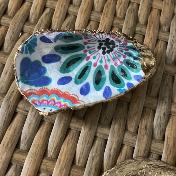 Hand Crafted Jewelry Oyster Shell Trinket Jewelry Holder Decoration